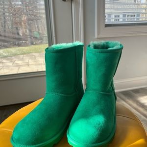 Green Ugg boots size 9 brand new